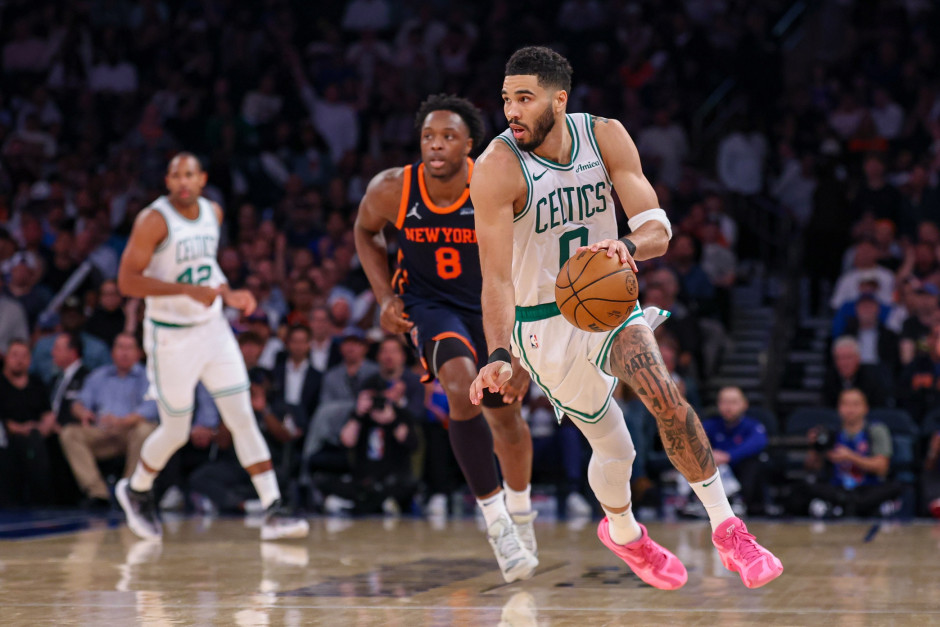 险胜引发热议！，塔图姆在老鹰比赛中重返赛场再创辉煌时刻的简单介绍-爱游戏